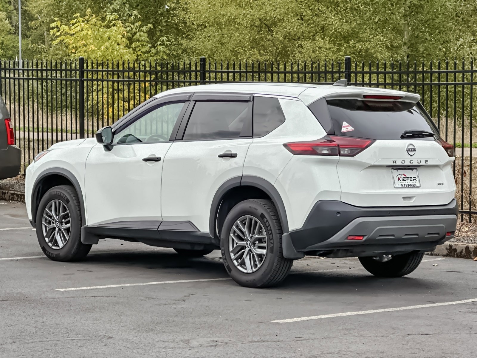 Used 2022 Nissan Rogue S image 6