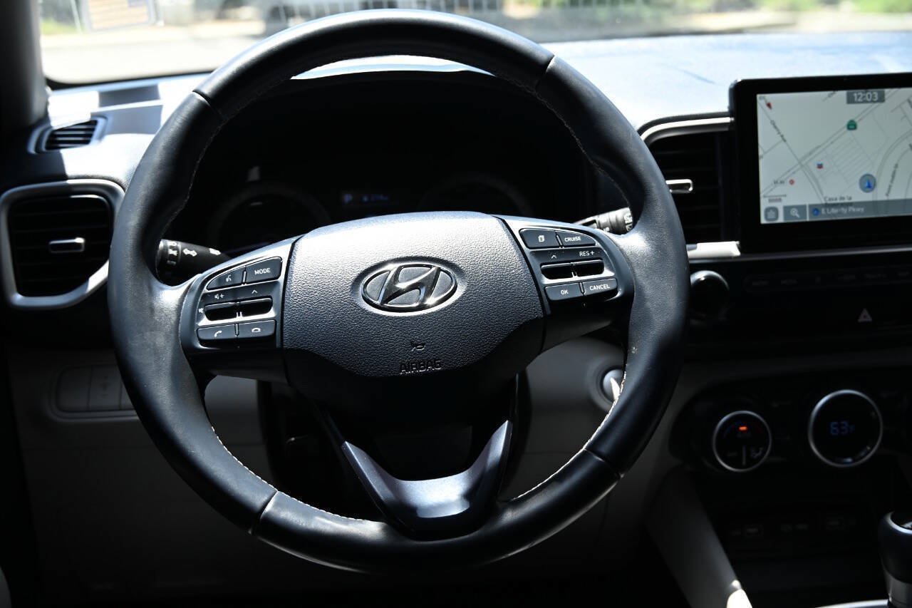 Used 2022 Hyundai Venue Limited FWD image 15