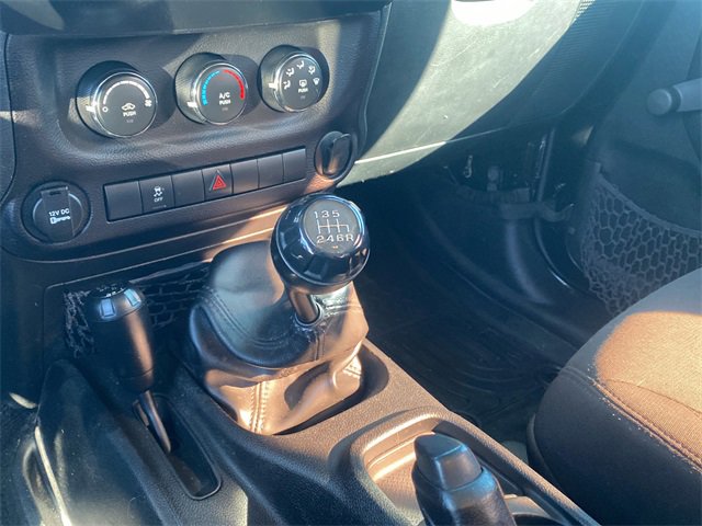 Used 2015 Jeep Wrangler Unlimited Sport image 26