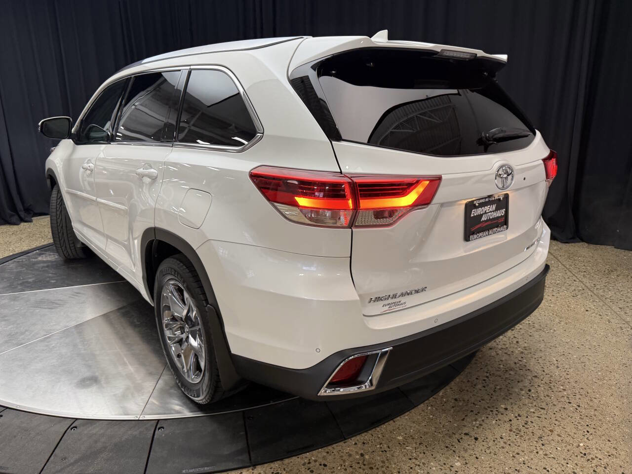Used 2019 Toyota Highlander Limited Platinum AWD/4WD image 7