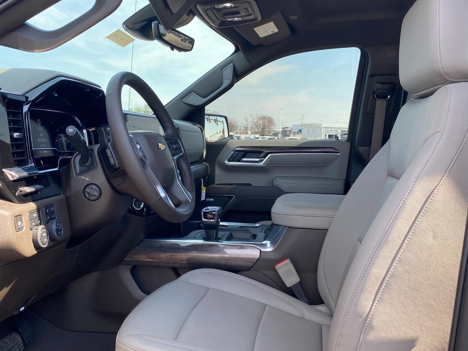 New 2025 Chevrolet Silverado 1500 LTZ w/ Technology Package AWD/4WD image 15