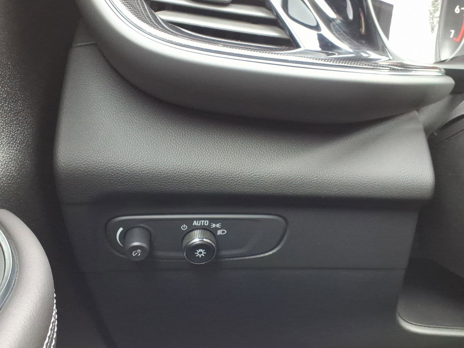 Used 2023 Buick Envision Preferred image 28