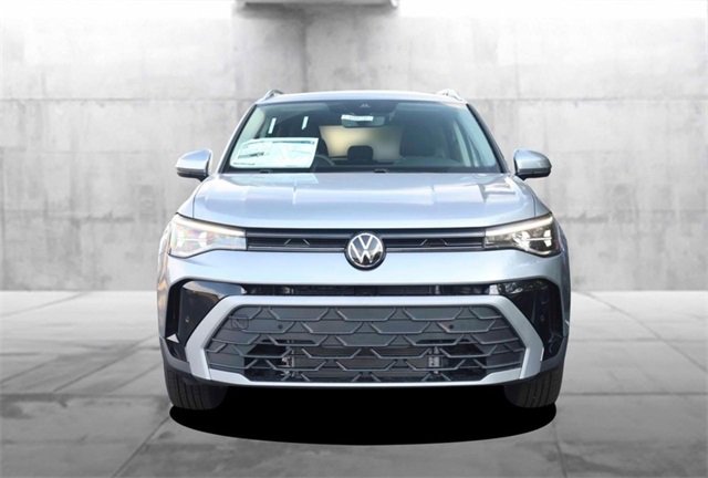 New 2025 Volkswagen Taos SE image 4