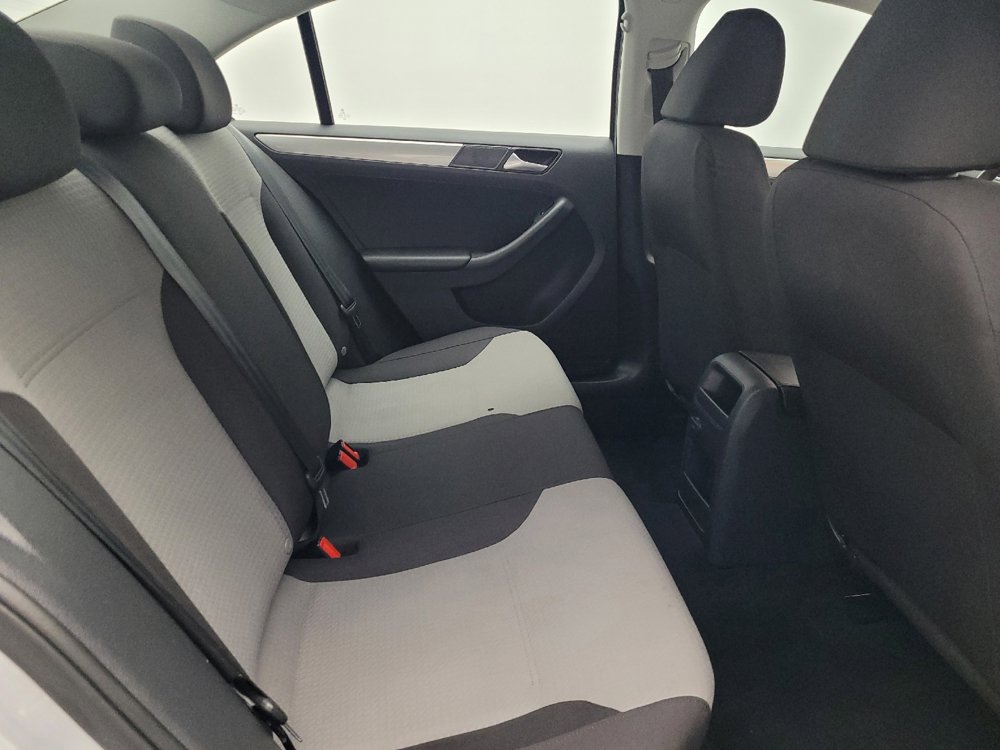 Used 2017 Volkswagen Jetta S w/ Jetta S Cold Weather Package FWD image 19
