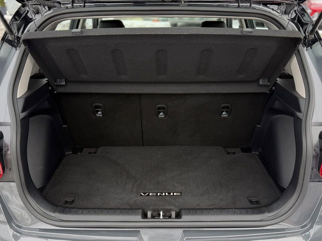 Used 2024 Hyundai Venue Limited image 5