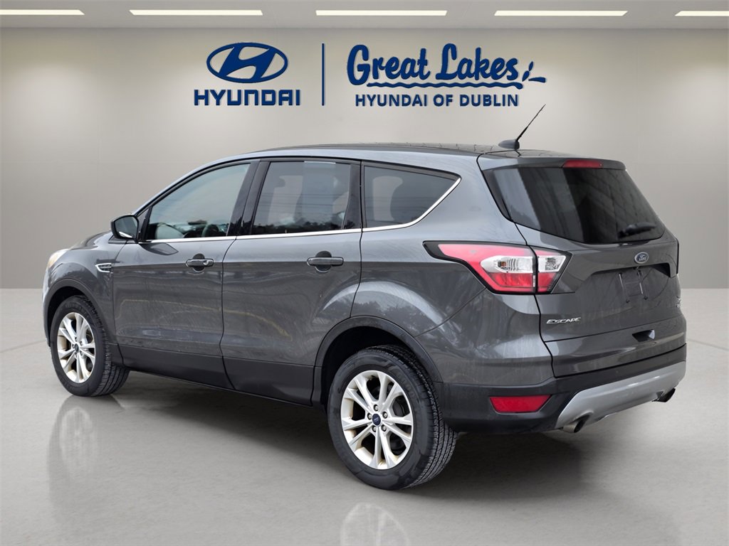 Used 2017 Ford Escape SE image 3