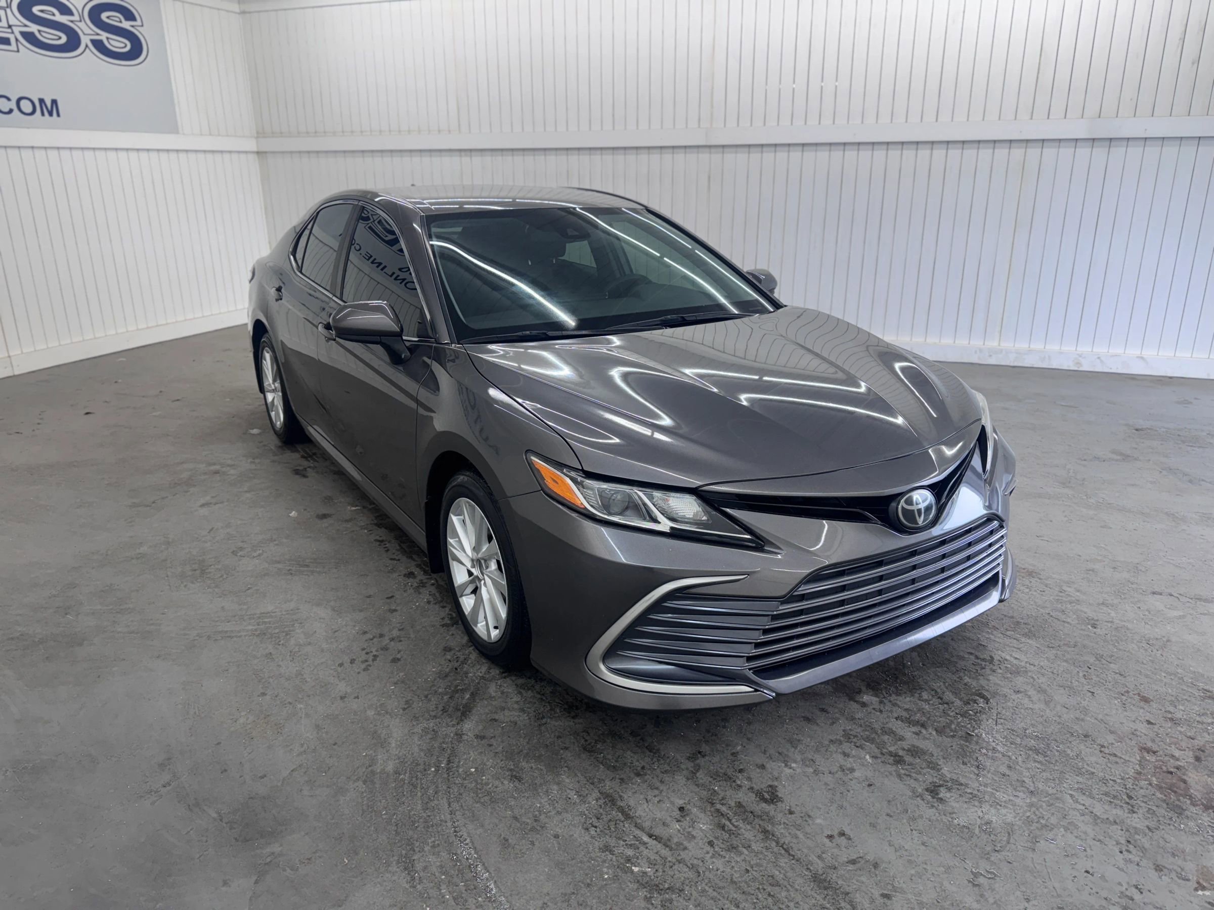 Used 2023 Toyota Camry LE image 3