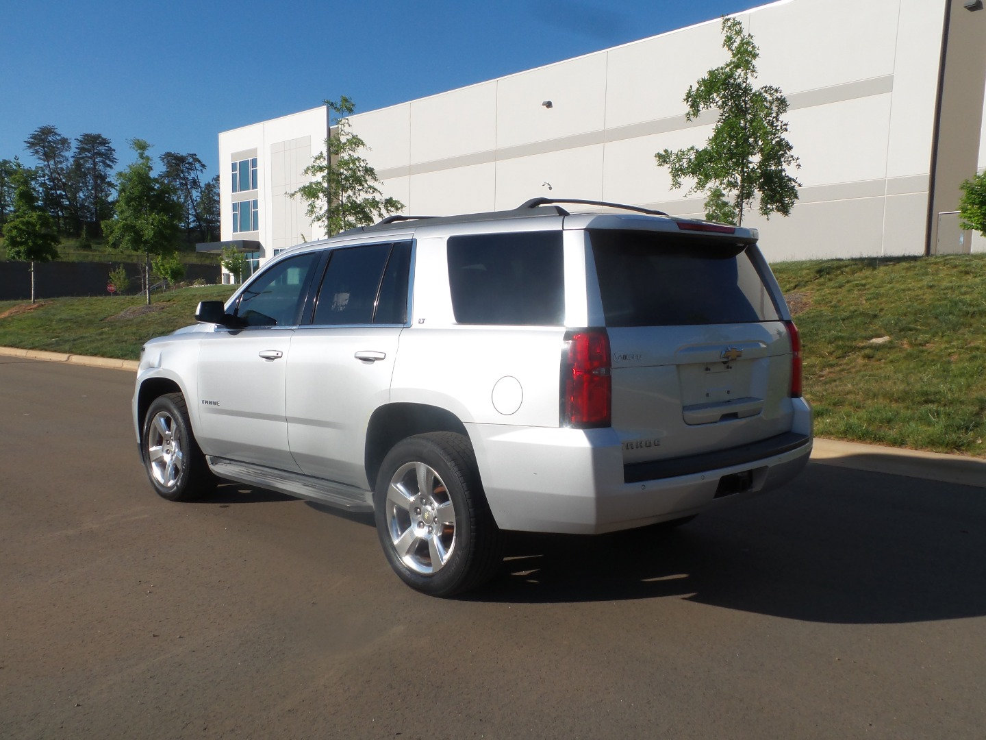 Used 2015 Chevrolet Tahoe LT RWD image 4
