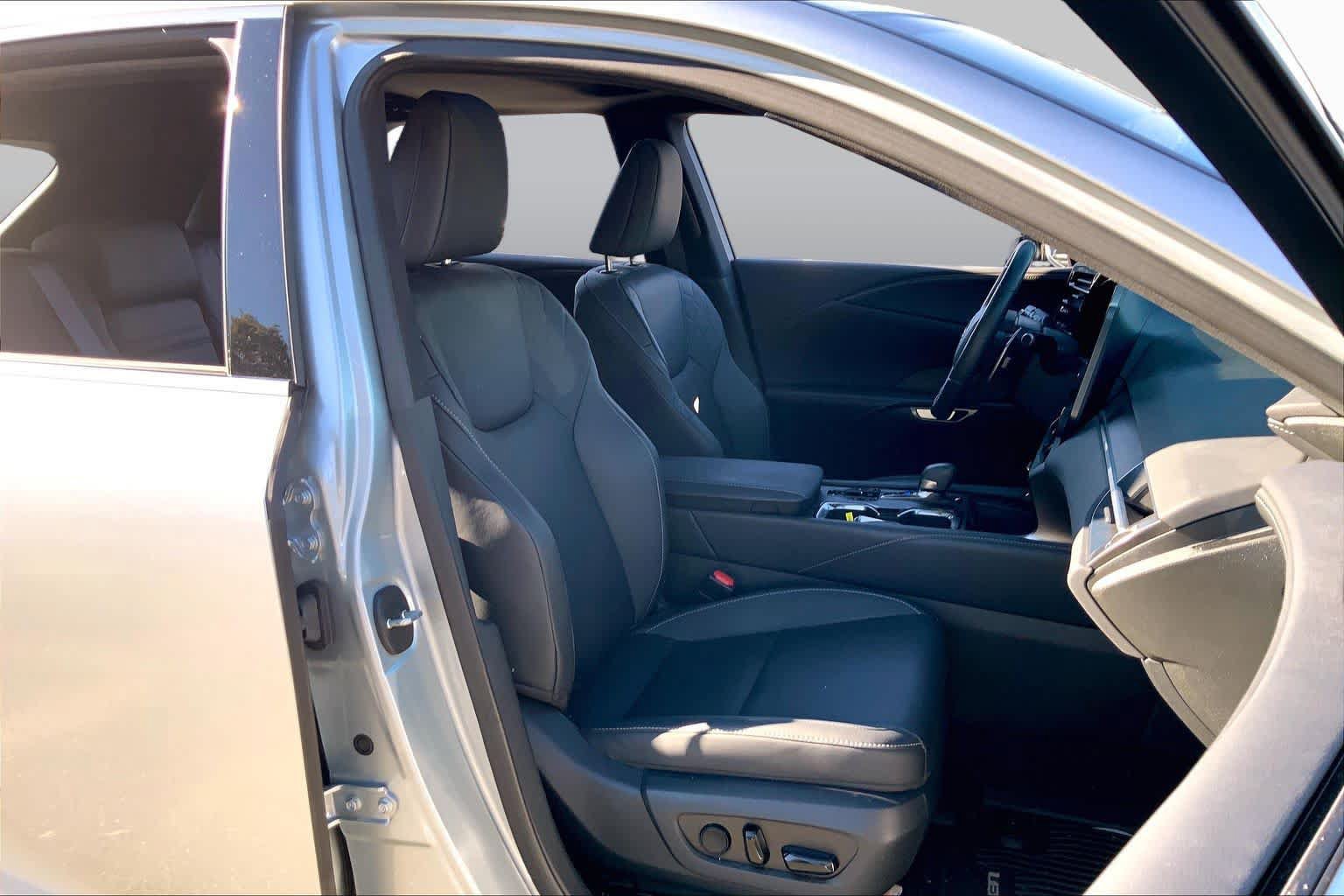 Used 2023 Lexus RX 350 Premium w/ Accessory Package AWD/4WD image 9
