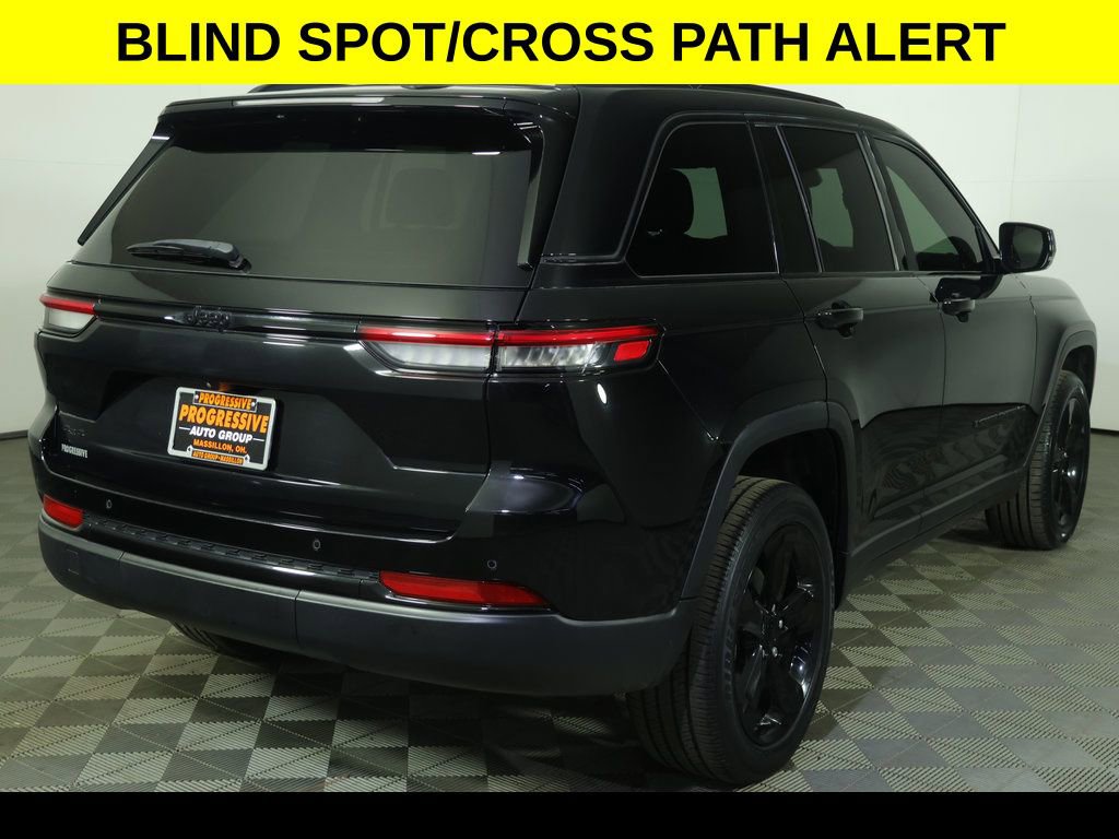 Used 2023 Jeep Grand Cherokee Altitude image 11