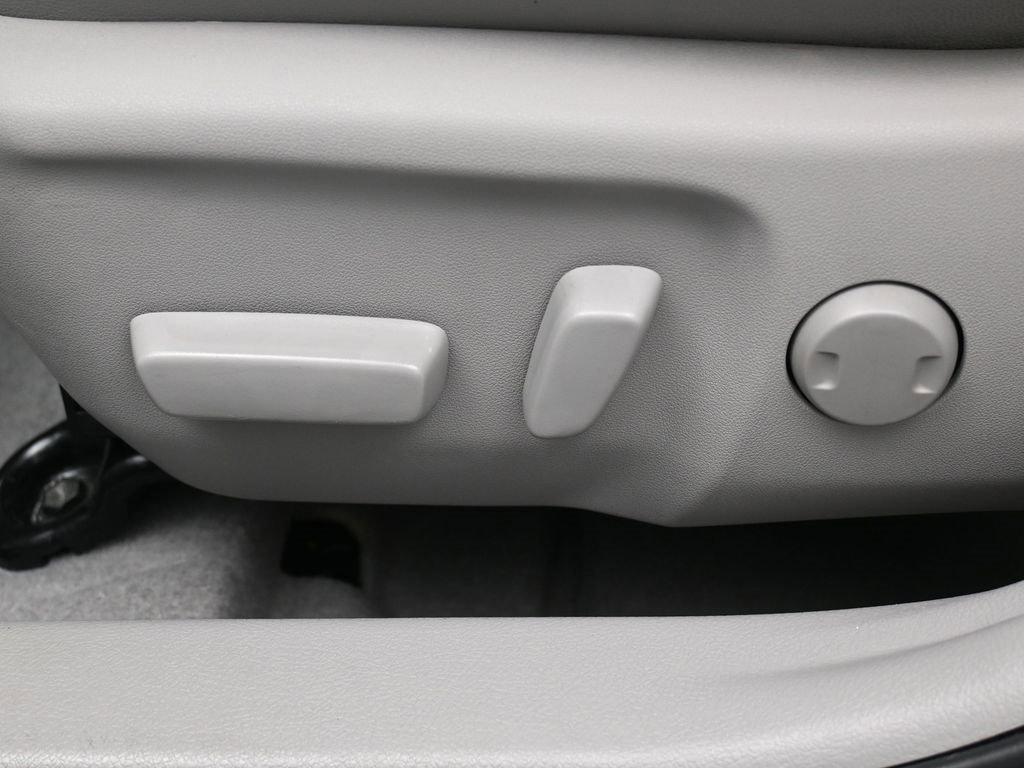 Used 2016 Toyota Camry XLE image 10