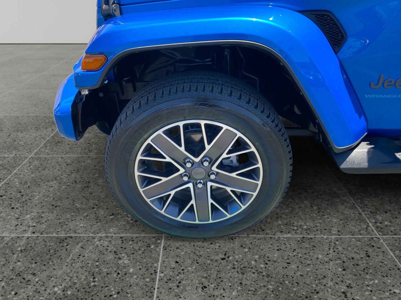 Used 2023 Jeep Wrangler Unlimited Sahara AWD/4WD image 14