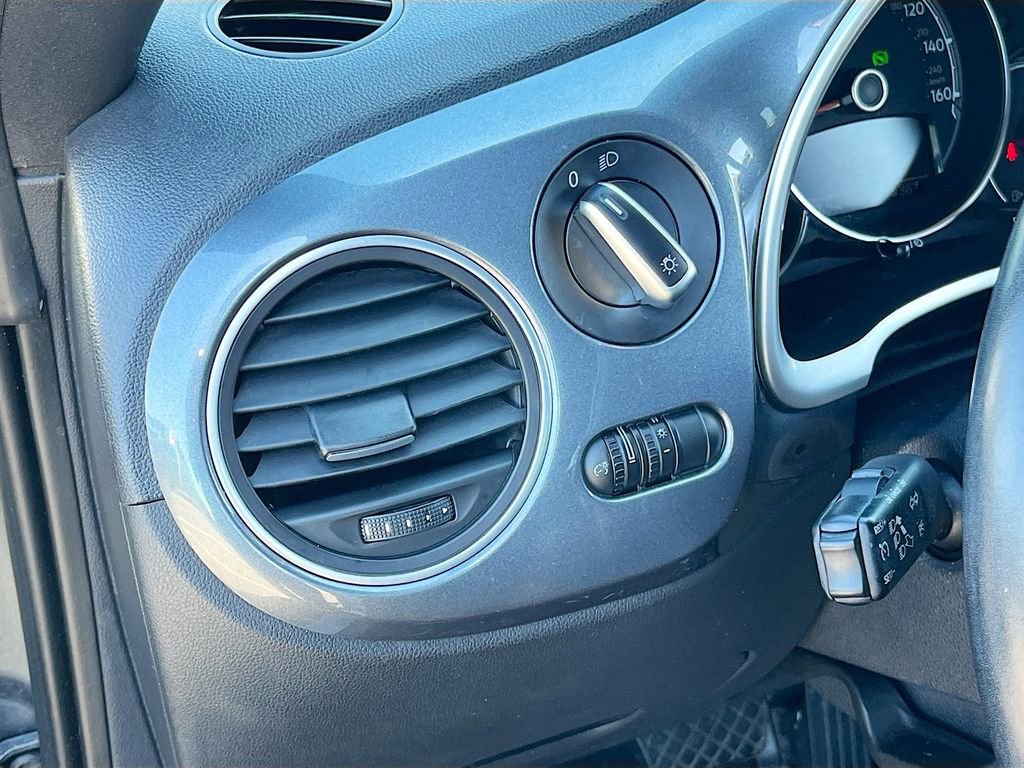 Used 2018 Volkswagen Beetle 2.0T S image 10