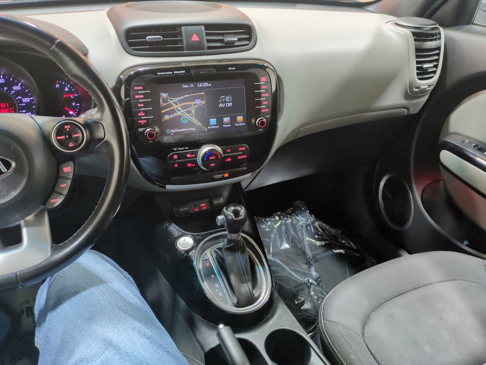 Used 2017 Kia Soul + w/ Audio Package FWD image 24