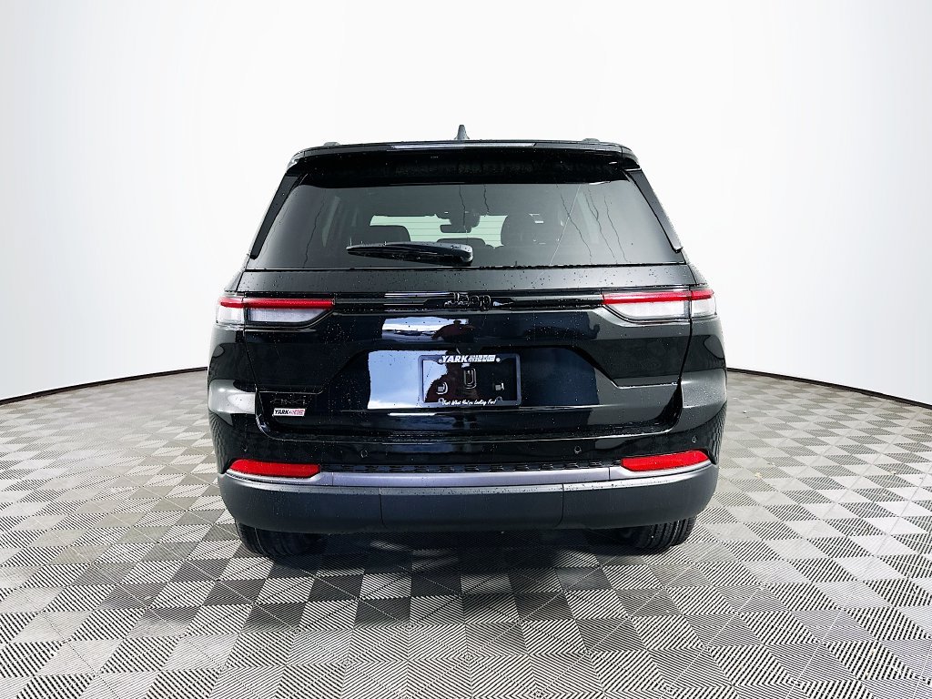 New 2026 Jeep Grand Cherokee Altitude AWD/4WD image 9