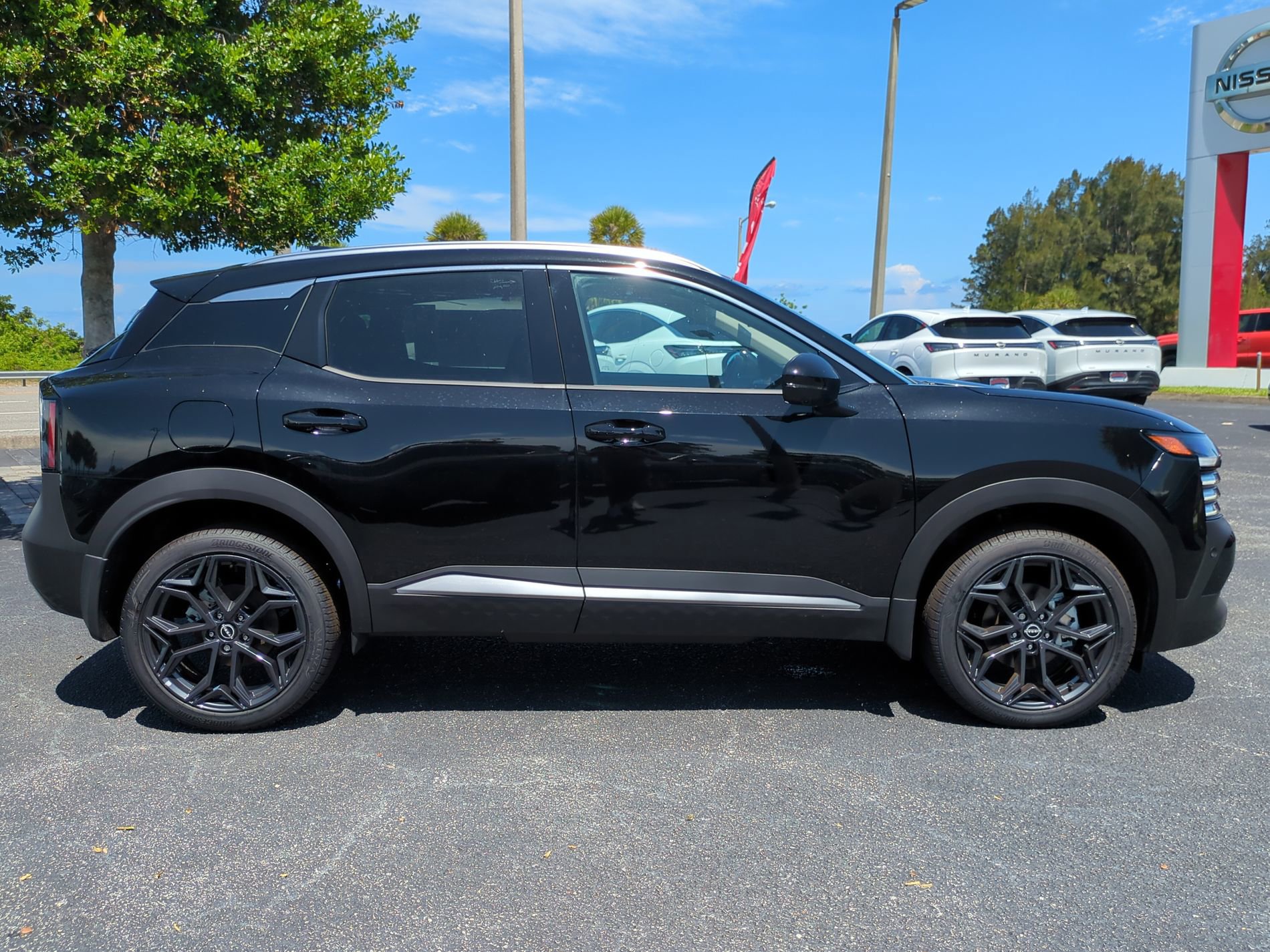 New 2026 Nissan Kicks SR FWD image 3