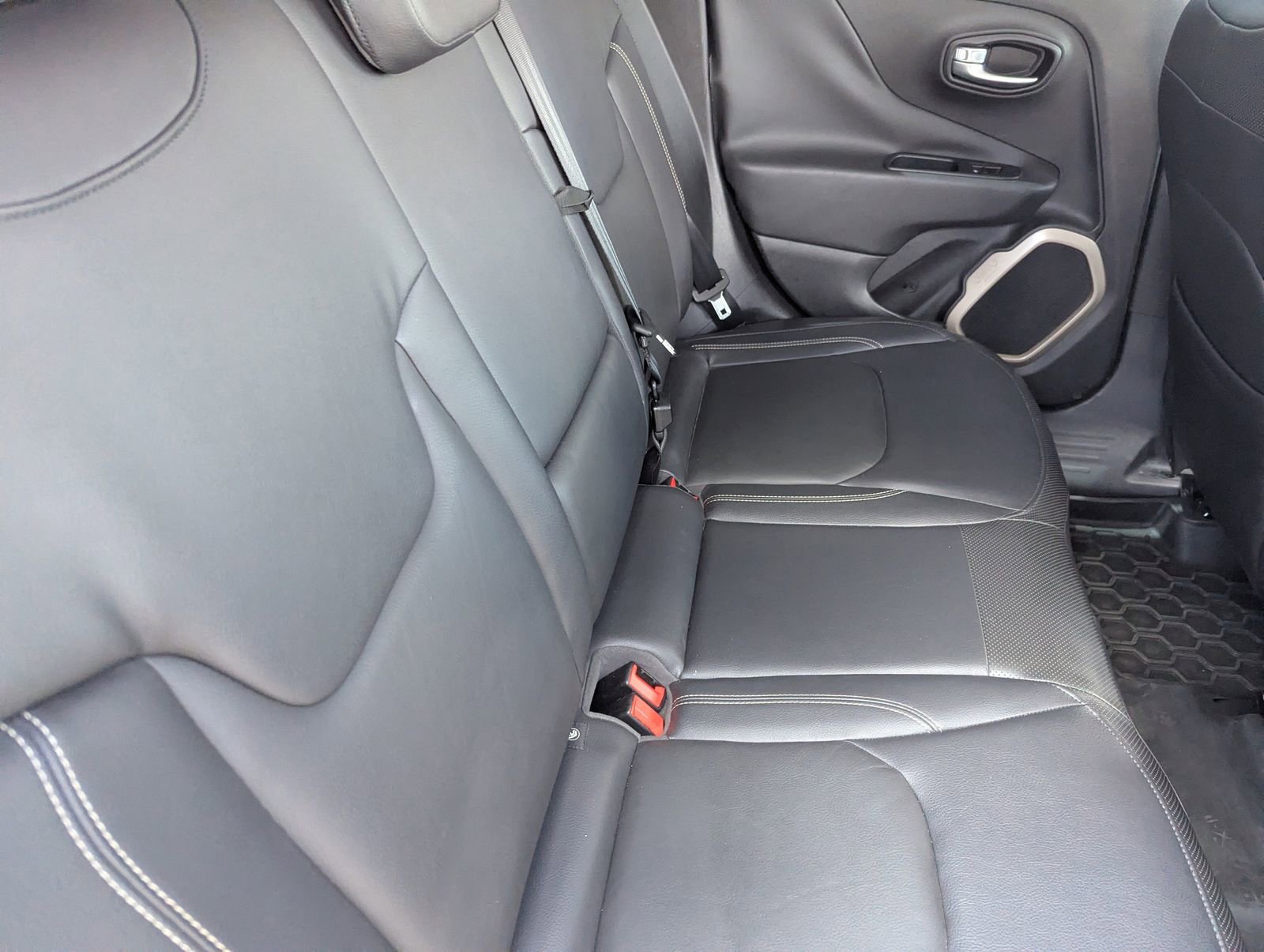 Used 2015 Jeep Renegade Limited FWD image 13