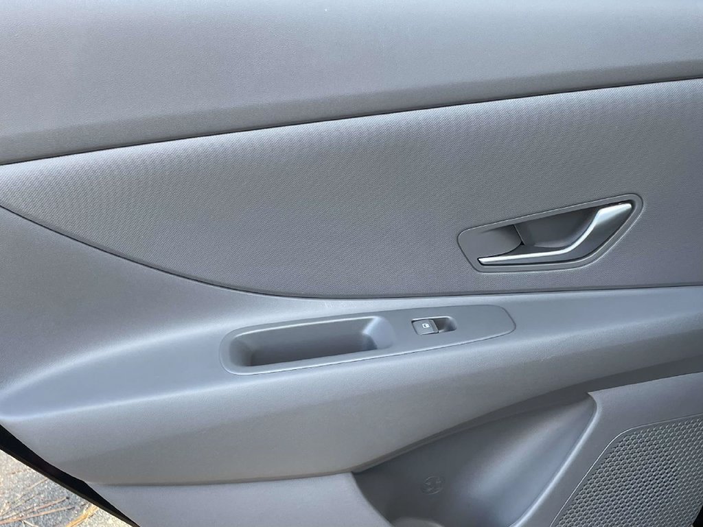 New 2025 Hyundai Elantra SE FWD image 9