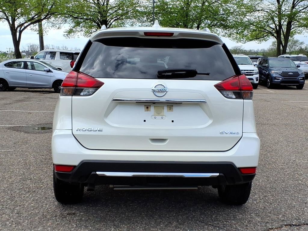 Used 2018 Nissan Rogue SV AWD/4WD image 4