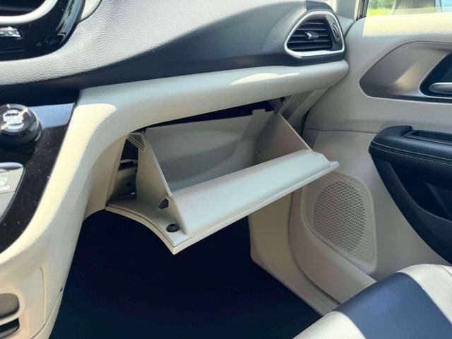 Certified 2023 Chrysler Pacifica Touring-L FWD image 31