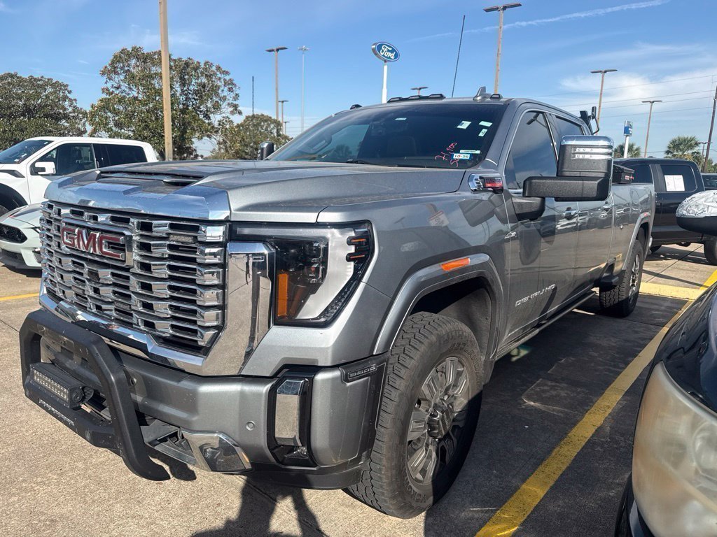 Used 2024 GMC Sierra 3500 Denali w/ Denali Reserve Package AWD/4WD image 1