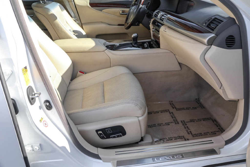 Used 2014 Lexus LS 460 AWD w/ Comfort Package image 38