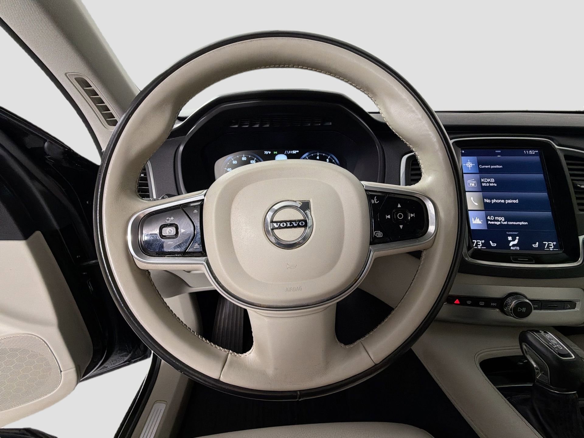 Used 2017 Volvo XC90 T6 Momentum w/ Vision Package image 15