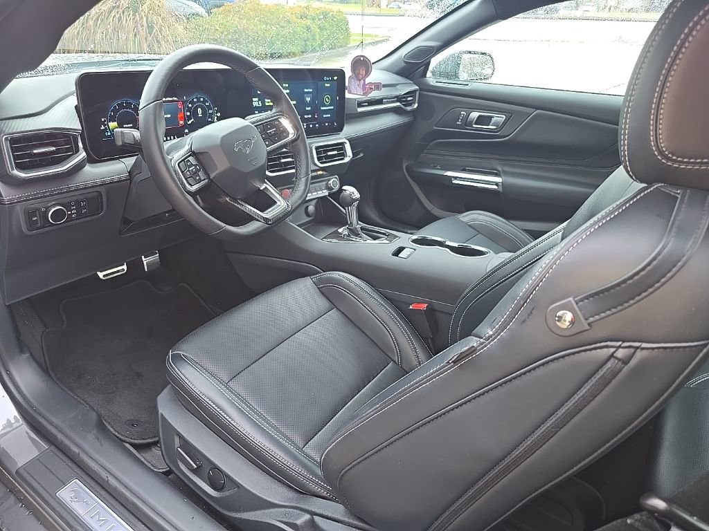 Used 2025 Ford Mustang Premium image 6