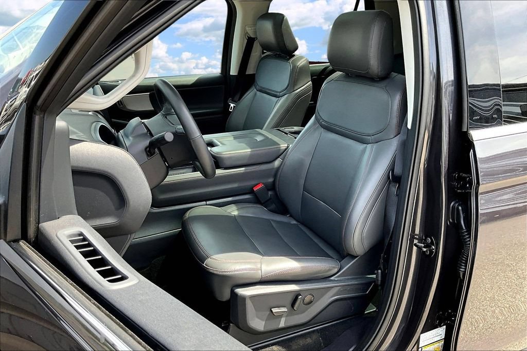 Used 2025 Ford Expedition Active AWD/4WD image 23