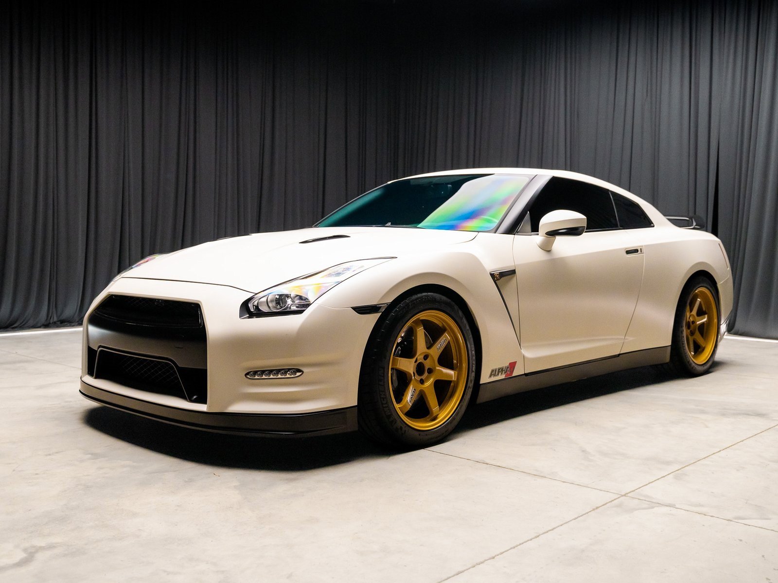 Used 2015 Nissan GT-R Premium image 19