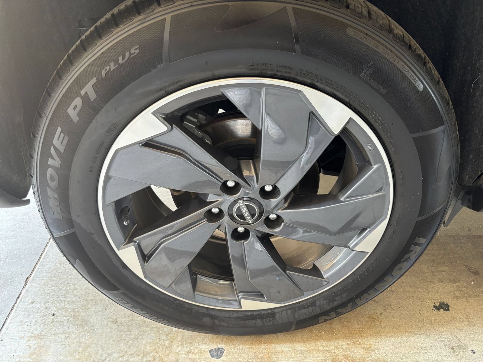 Used 2025 Nissan Rogue SV FWD image 32