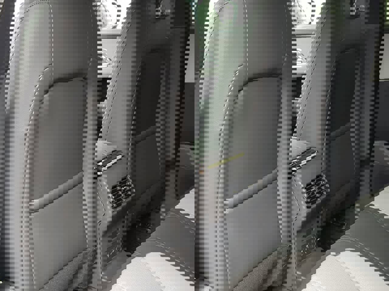 Used 2026 Land Rover Range Rover Velar Dynamic SE image 18