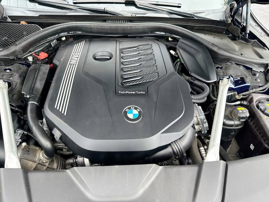 Used 2022 BMW 740i xDrive w/ Luxury Rear Seating Package image 33