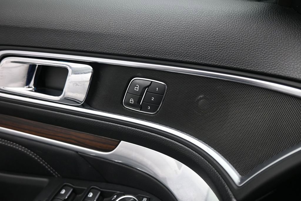 Certified 2019 Ford Explorer Limited FWD image 12