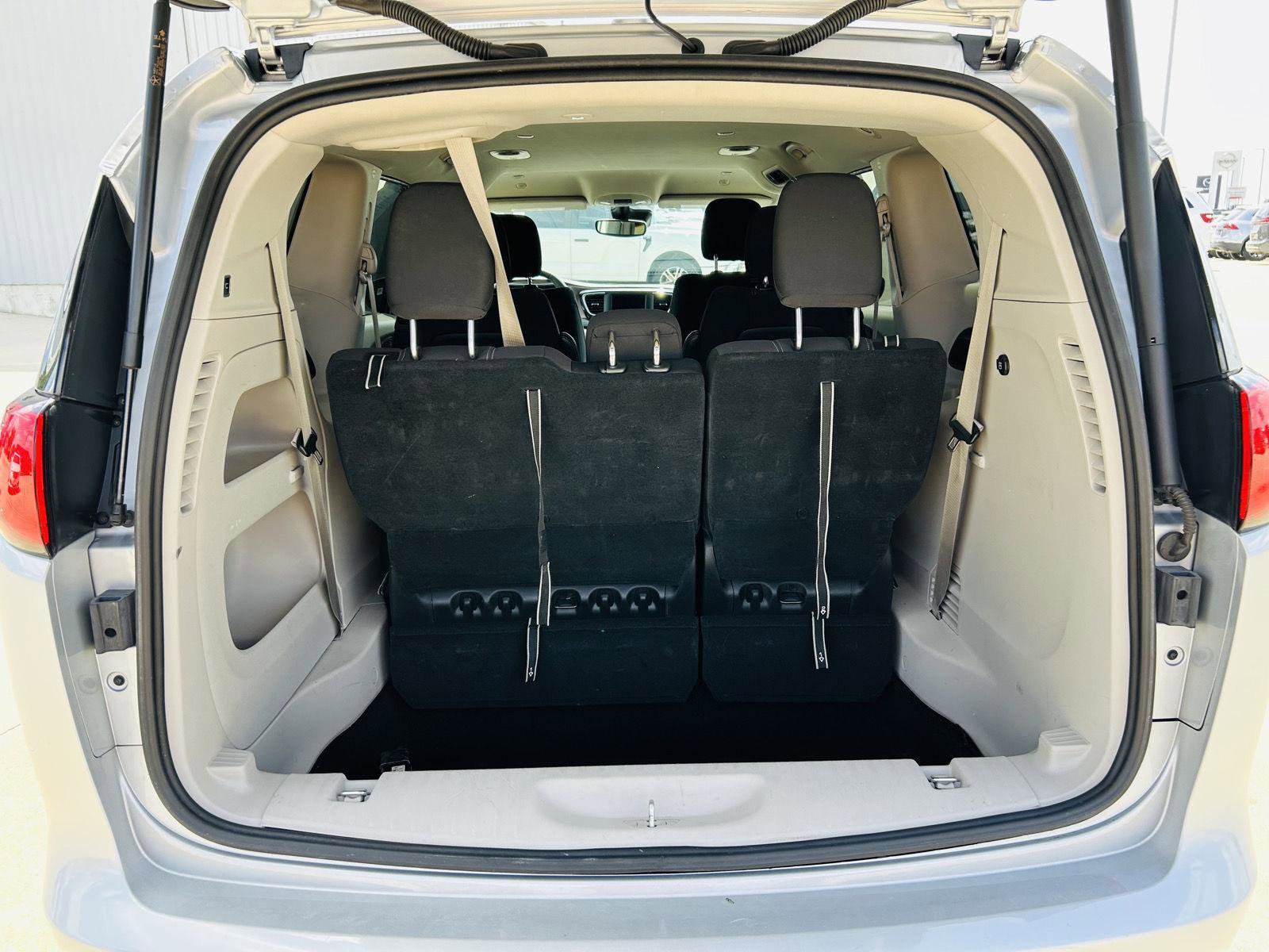 Used 2023 Chrysler Voyager LX image 25