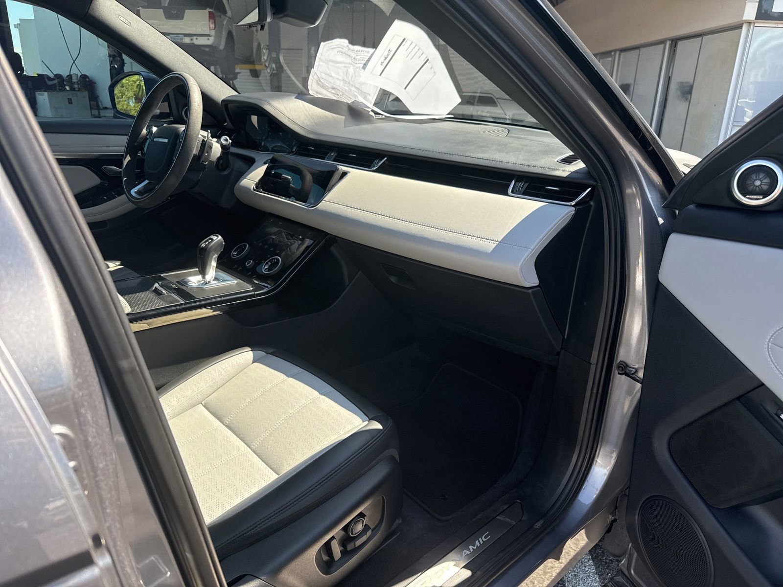 Used 2020 Land Rover Range Rover Evoque R-Dynamic SE AWD/4WD image 11