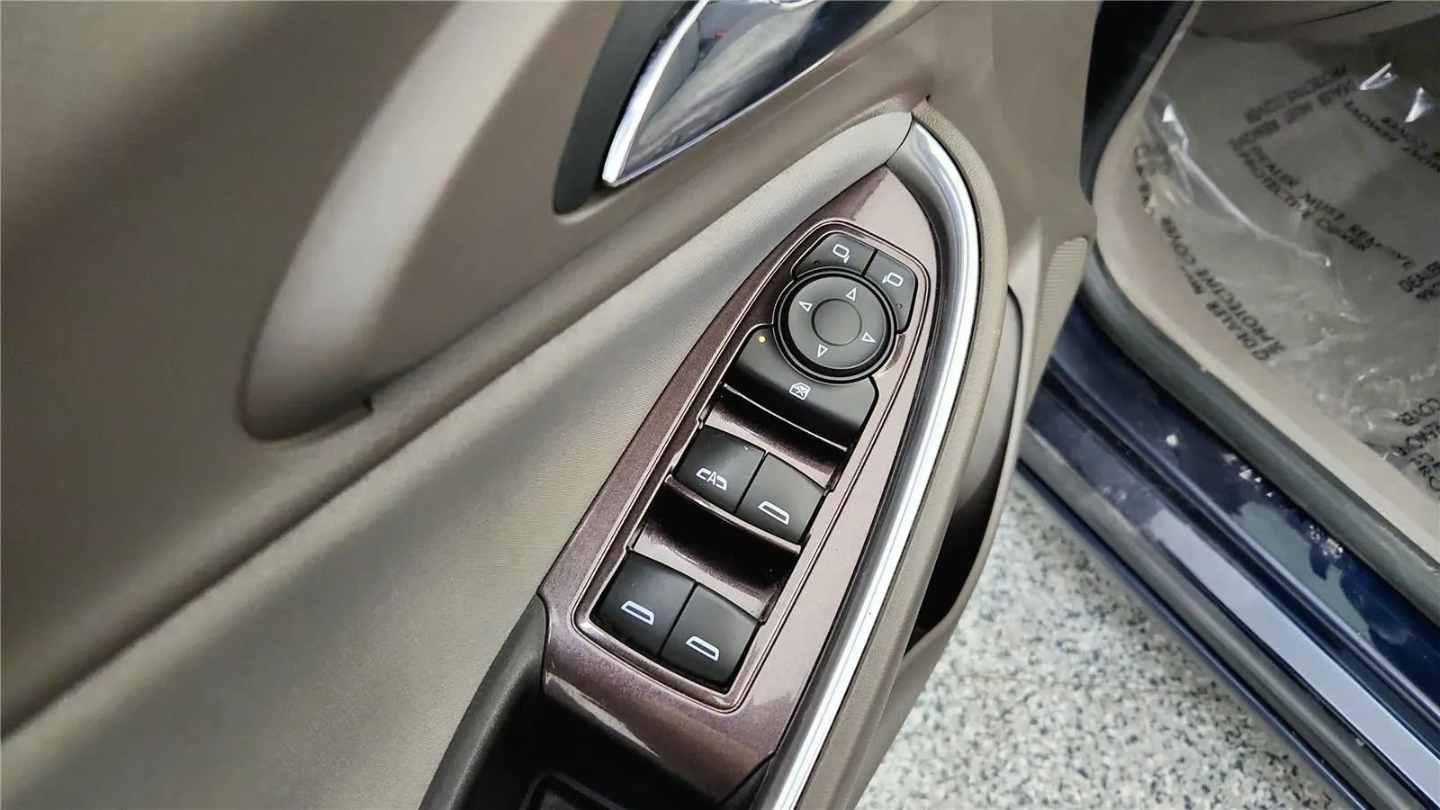 Used 2018 Chevrolet Malibu Hybrid w/ Driver Confidence Package image 29