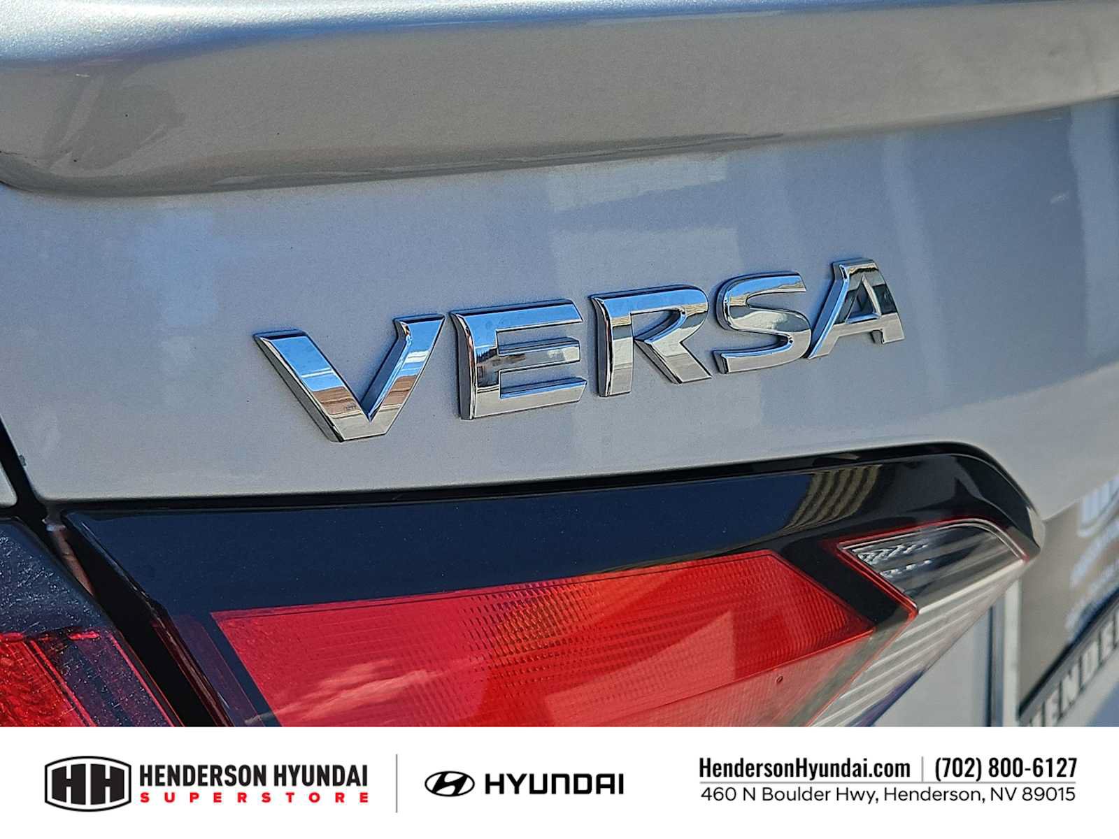 Used 2024 Nissan Versa SR FWD image 12