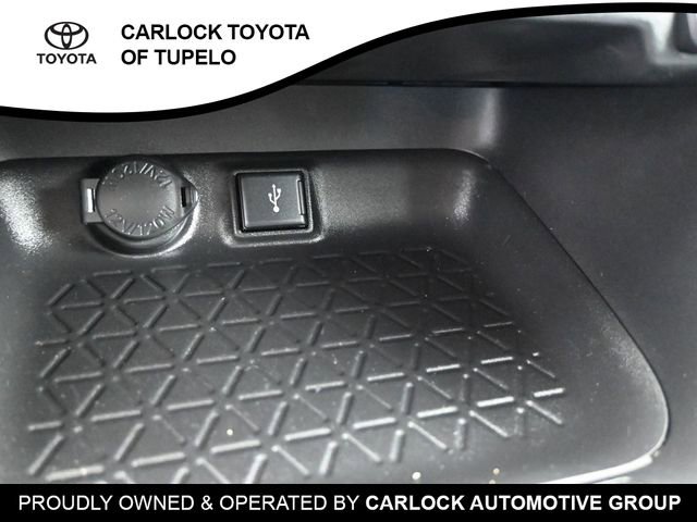 Used 2021 Toyota RAV4 XLE w/ Convenience Package FWD image 17
