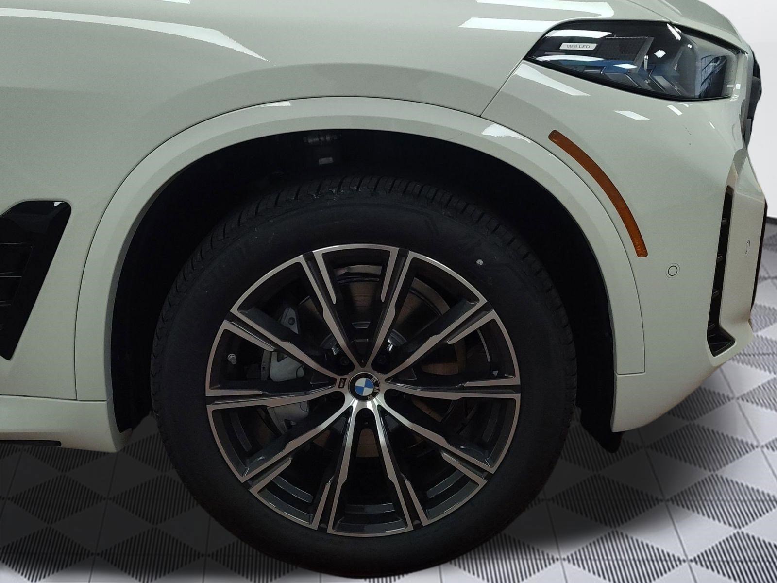 Used 2026 BMW X5 xDrive40i w/ M Sport Package image 11