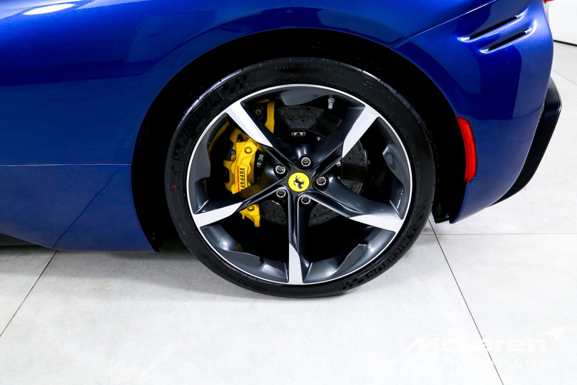 Used 2022 Ferrari SF90 Spider image 33
