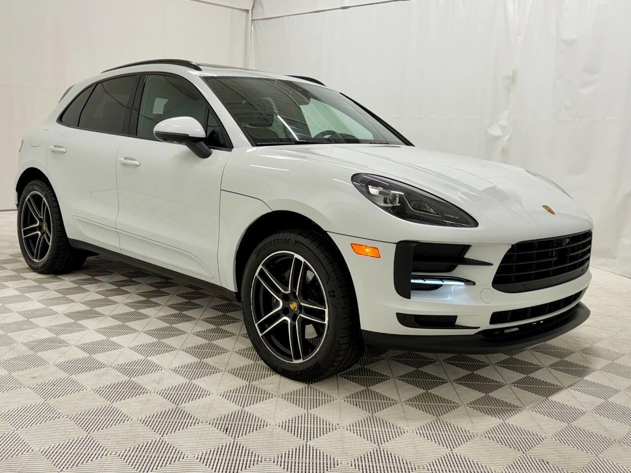 Used 2021 Porsche Macan image 2