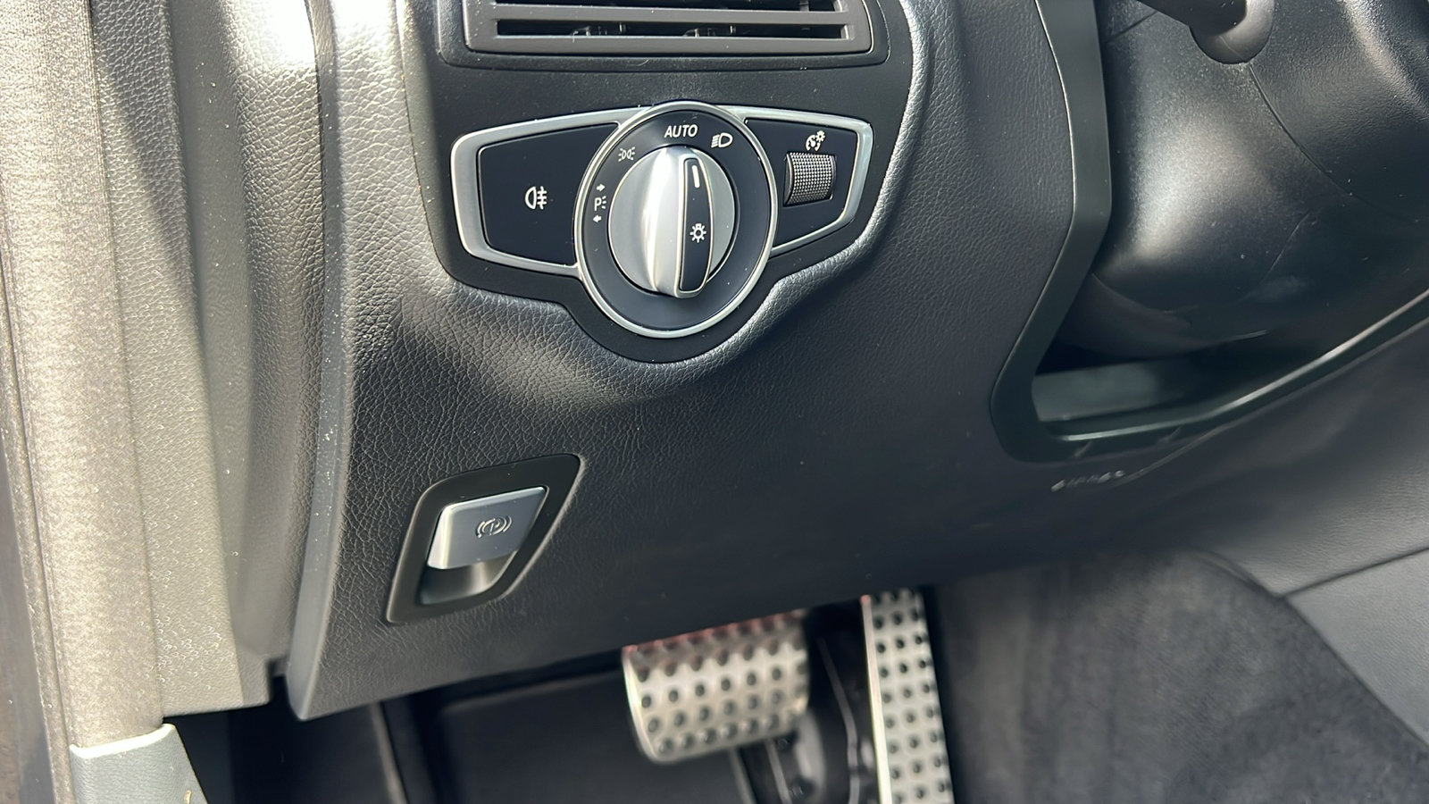 Used 2022 Mercedes-Benz GLC 300 4MATIC image 27
