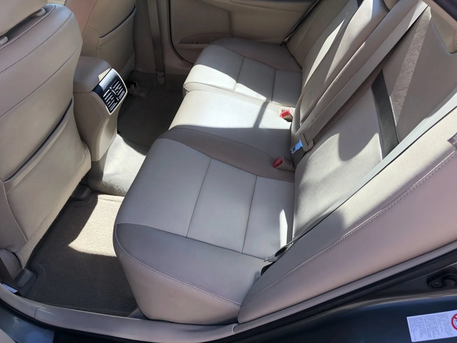 Used 2013 Toyota Camry XLE w/ Leather Pkg FWD image 28