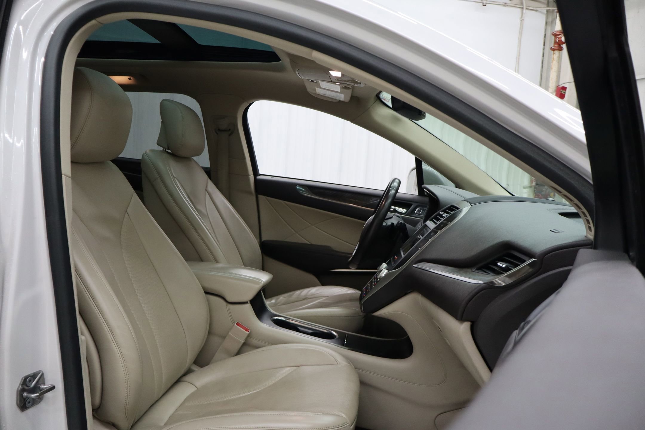 Used 2017 Lincoln MKC Reserve FWD image 31