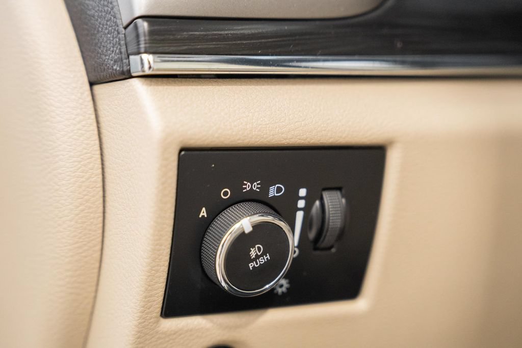 Used 2019 Jeep Grand Cherokee Limited AWD/4WD image 43