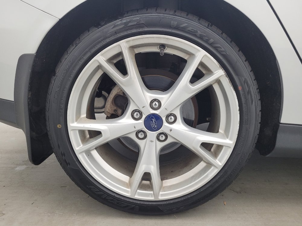 Used 2016 Ford Focus Titanium w/ Titanium Technology Package FWD image 31