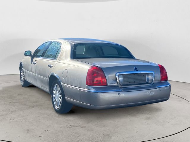 Used 2003 Lincoln Town Car Signature image 4