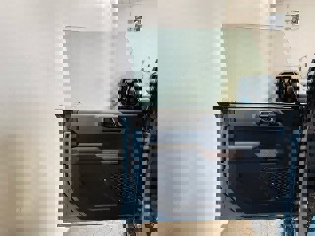 Used 2023 Ford Bronco Black Diamond w/ Sasquatch Package image 18