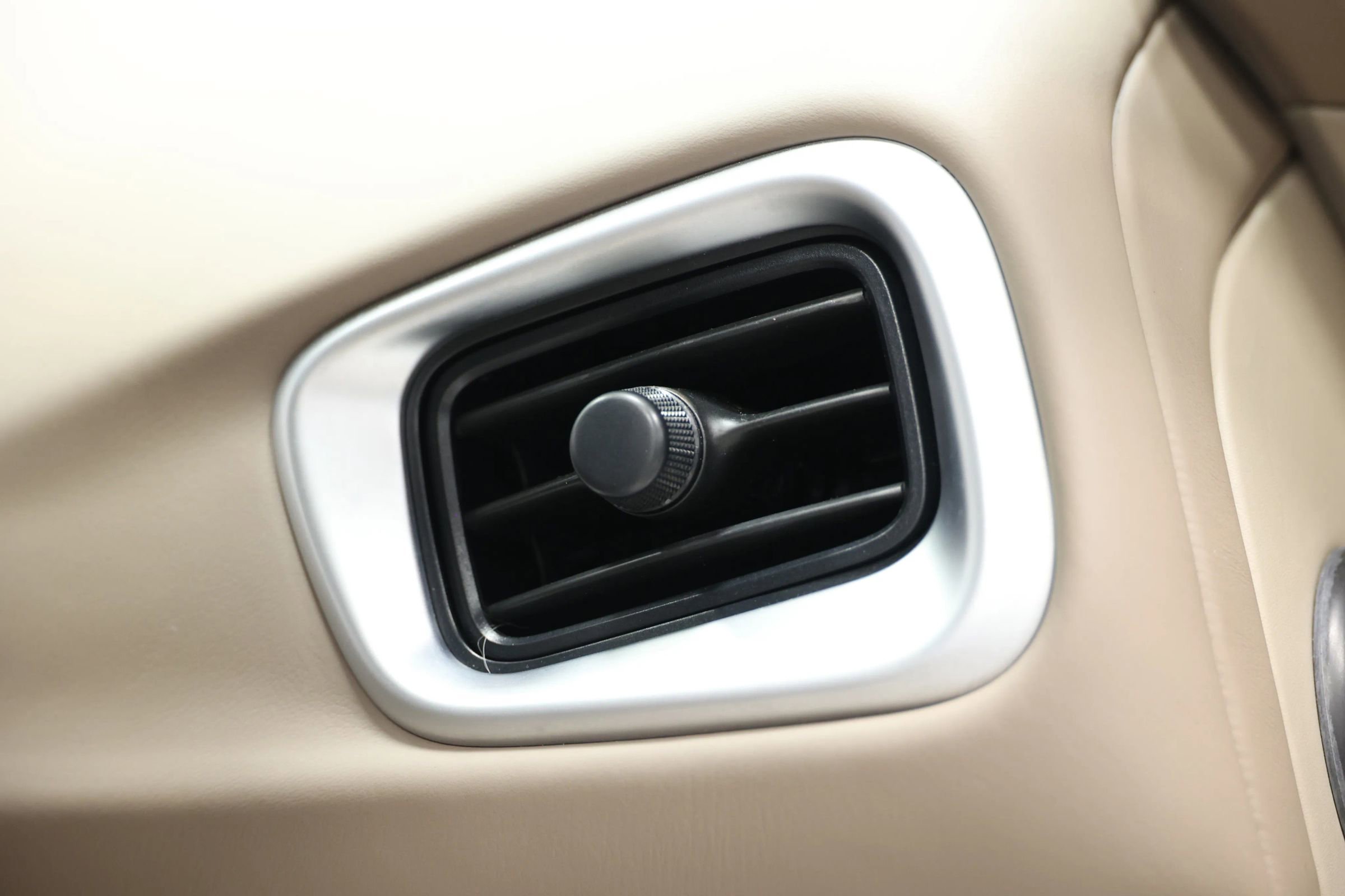 Used 2018 Aston Martin DB11 Coupe image 71